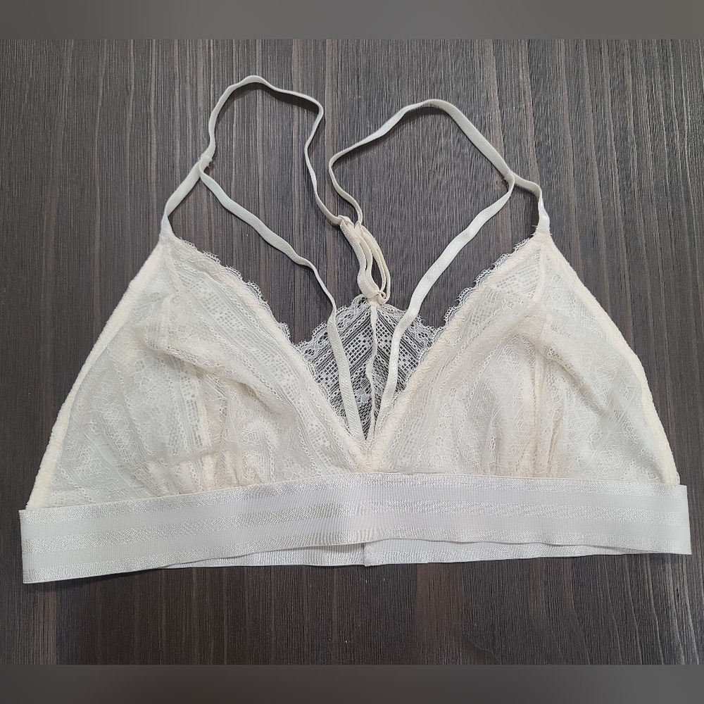 Elegant Lace Bralette in Cream